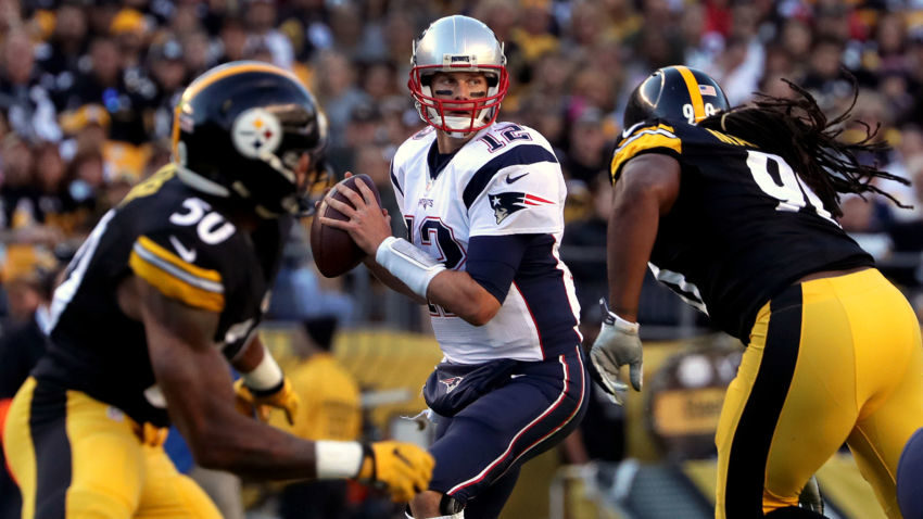 Pittsburgh, PA - 10-23-16 - New England Patriots quarterback Tom Brady (12) looks for an open receiver during second quarter action. Heinz Field - New England Patriots at Pittsburgh Steelers - 2nd quarter action. (Barry Chin/Globe staff)